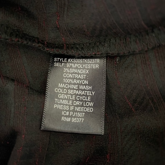 Sanctuary NWT Black & Red Pattern Mini Skirt Size XL - Picture 6 of 8